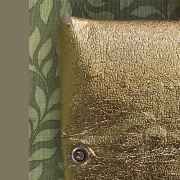 GORGEOUS LADYS PRIDE GOLD LAME METALLIC HANDBAG - Picture 3 of 8